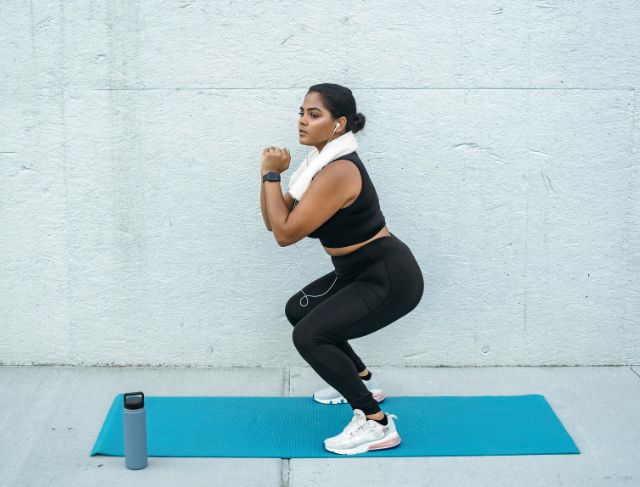 Mengapa Kemampuan Squat Menentukan Kesehatan Jantung & Otak