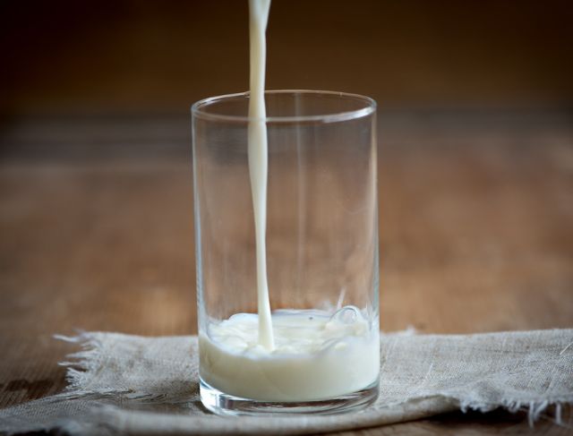 Perbedaan Susu Murni & Minuman Susu Rekonstitusi di Minimarket