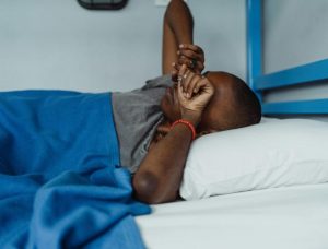 6 Tips Bangun Pagi Sehat untuk Usia 50 Tahun ke Atas agar Tidak Pusing dan Tetap Bertenaga