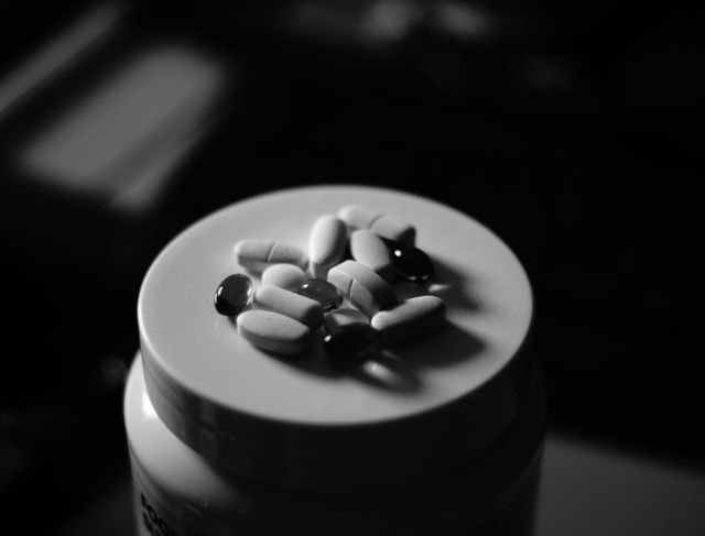 Bahaya Menggerus Obat Sembarangan
