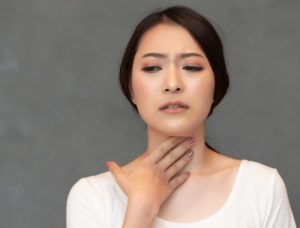 10 Cara Mengatasi Radang Tenggorokan di Rumah yang Bisa Dicoba