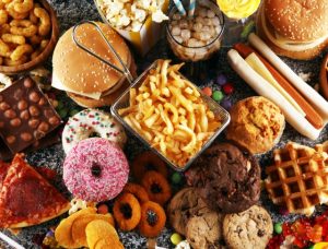 Makanan yang Sebaiknya Dihindari Setelah Usia 40 Tahun